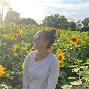 Meet your Posher, Elecia